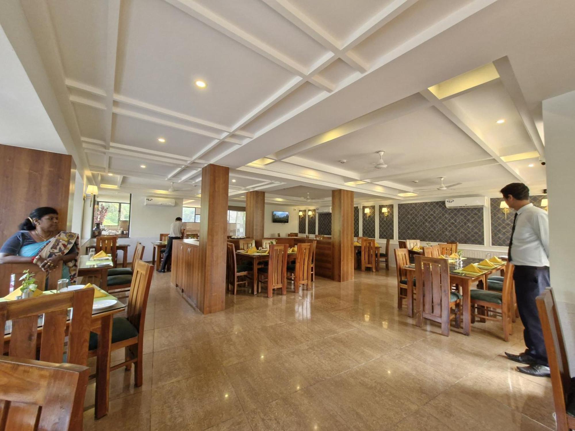 Golden Landmark Green Valley Beach Resort Dona Paula Eksteriør billede