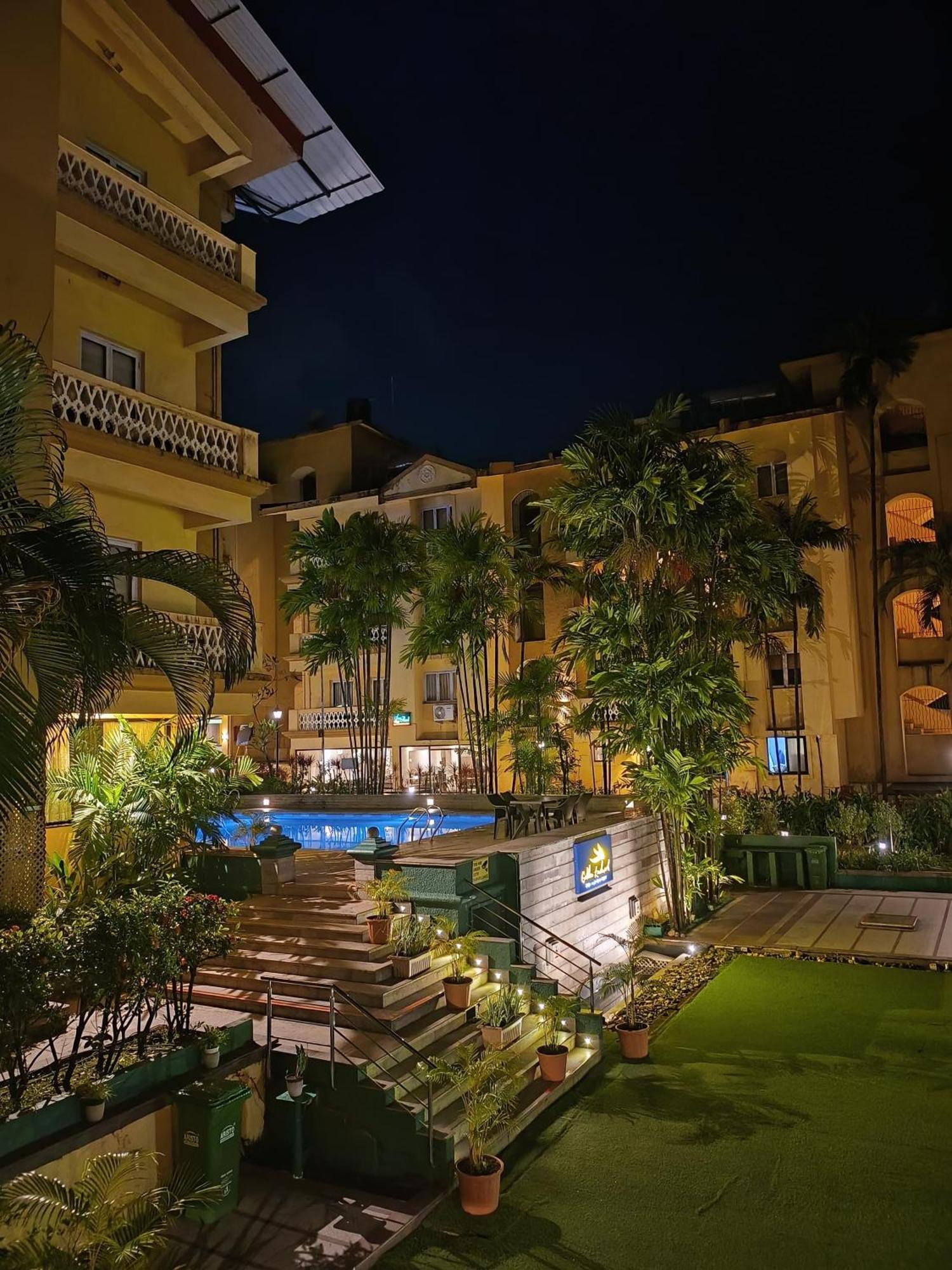 Golden Landmark Green Valley Beach Resort Dona Paula Eksteriør billede