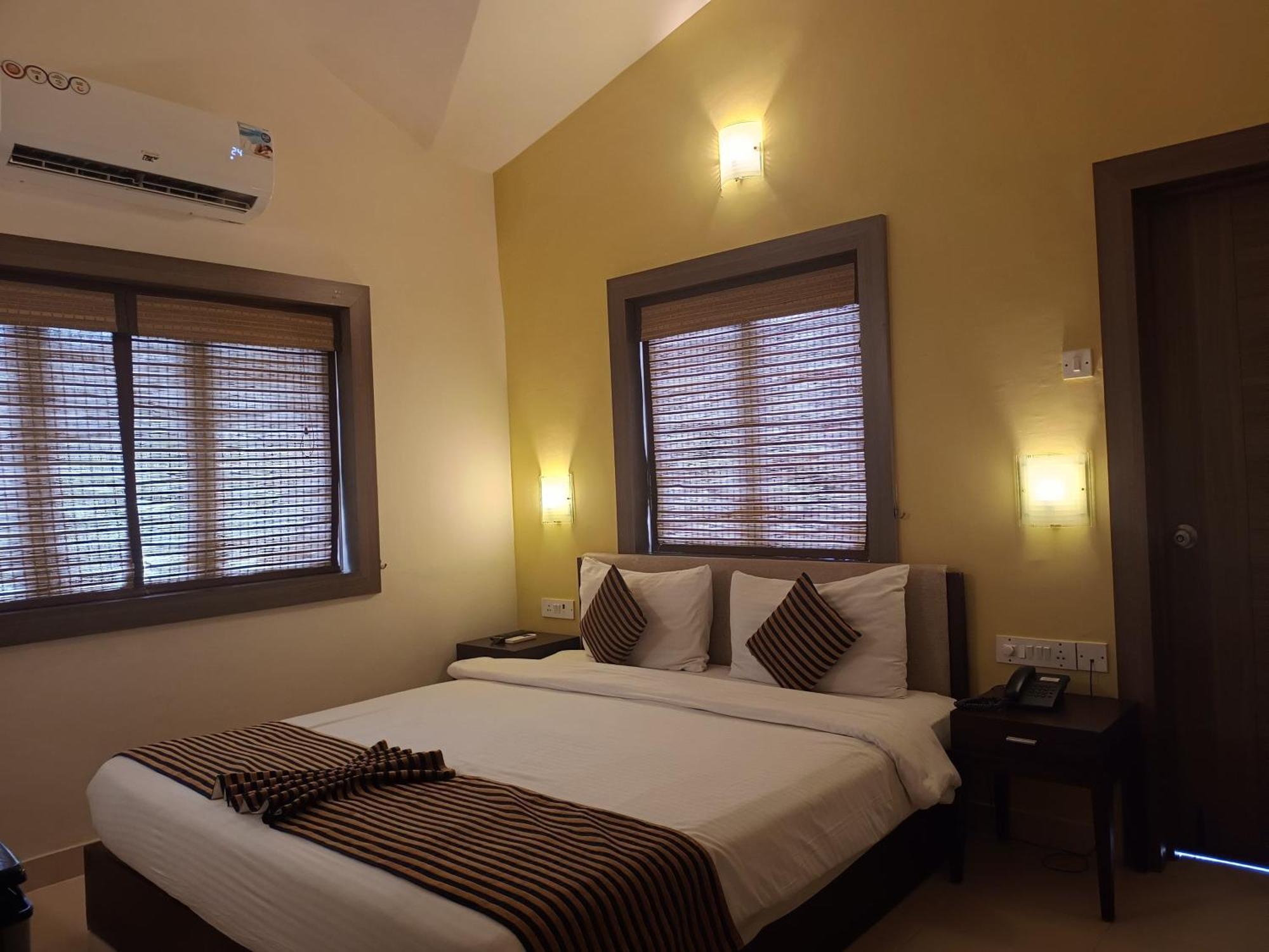 Golden Landmark Green Valley Beach Resort Dona Paula Eksteriør billede