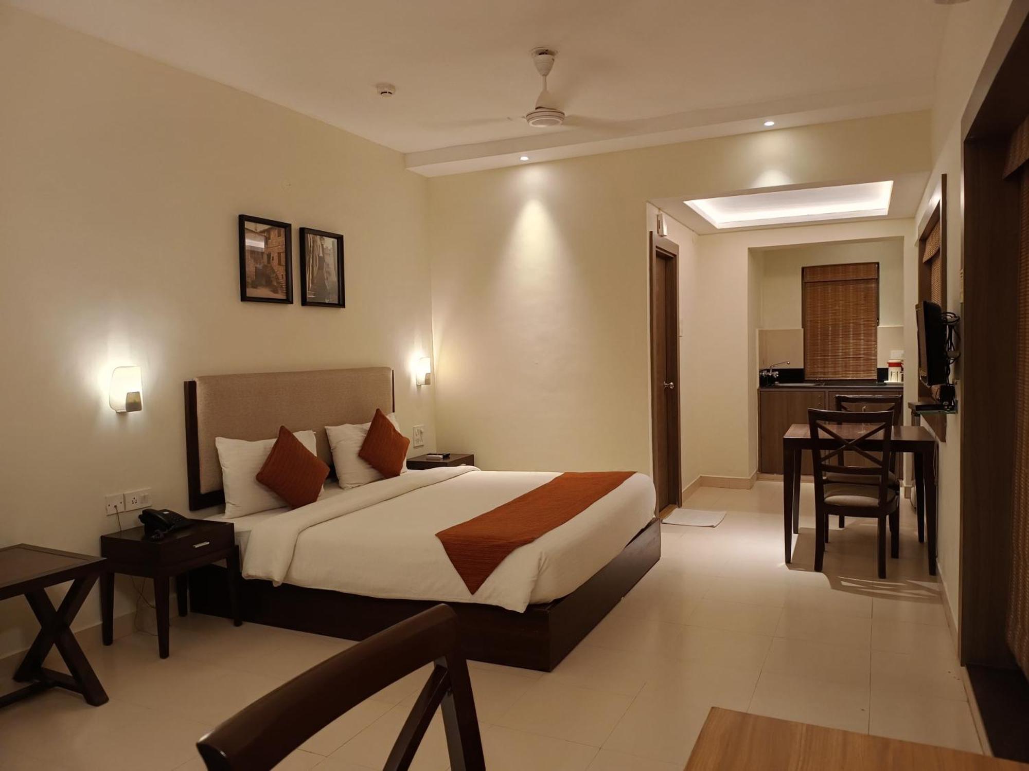 Golden Landmark Green Valley Beach Resort Dona Paula Eksteriør billede