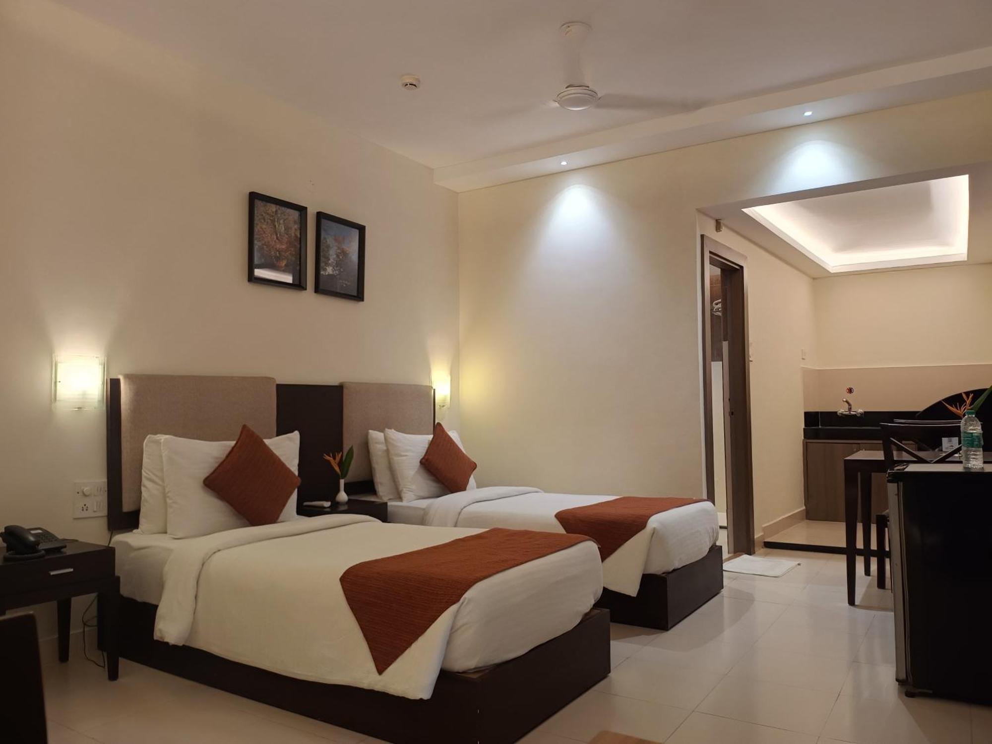 Golden Landmark Green Valley Beach Resort Dona Paula Eksteriør billede