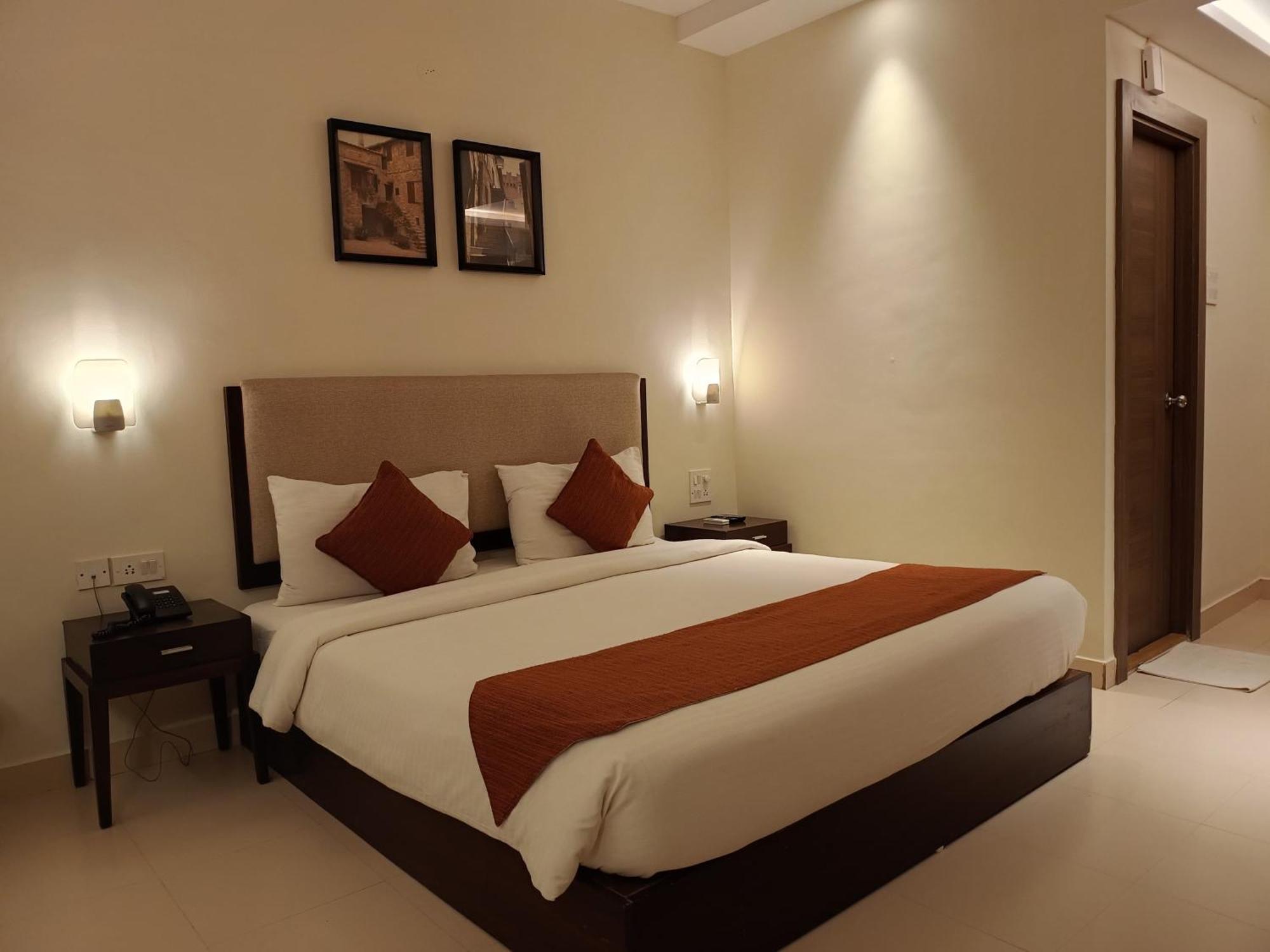 Golden Landmark Green Valley Beach Resort Dona Paula Eksteriør billede