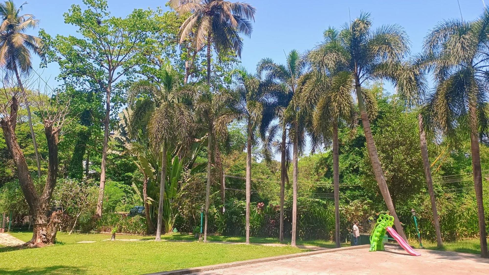 Golden Landmark Green Valley Beach Resort Dona Paula Eksteriør billede